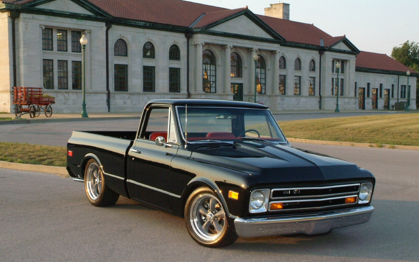 A picture of a 1971 c10 Chevy pickup.